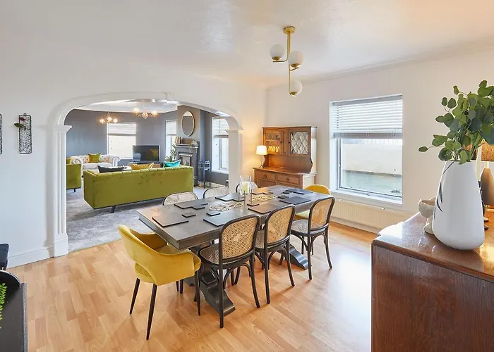 Host & Stay - Regency Mansions Apartment