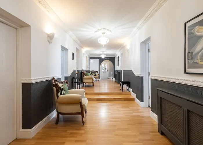Host & Stay - Regency Mansions Apartment